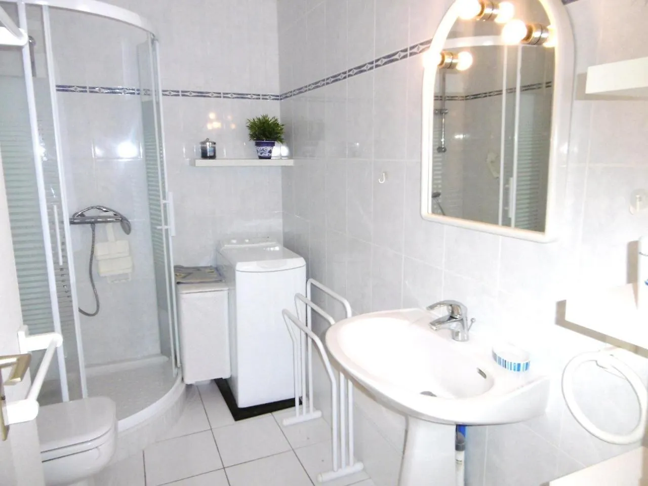 アパート Appartement Iffic サルゾー フランス